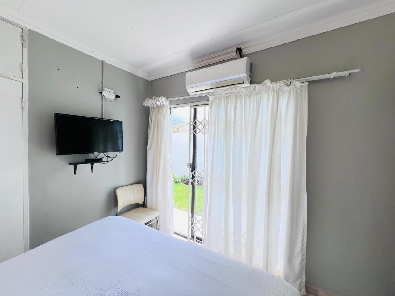 Oteng Lifestyle Bnb Bed & Breakfast รัสเทนเบิร์ก ภายนอก รูปภาพ