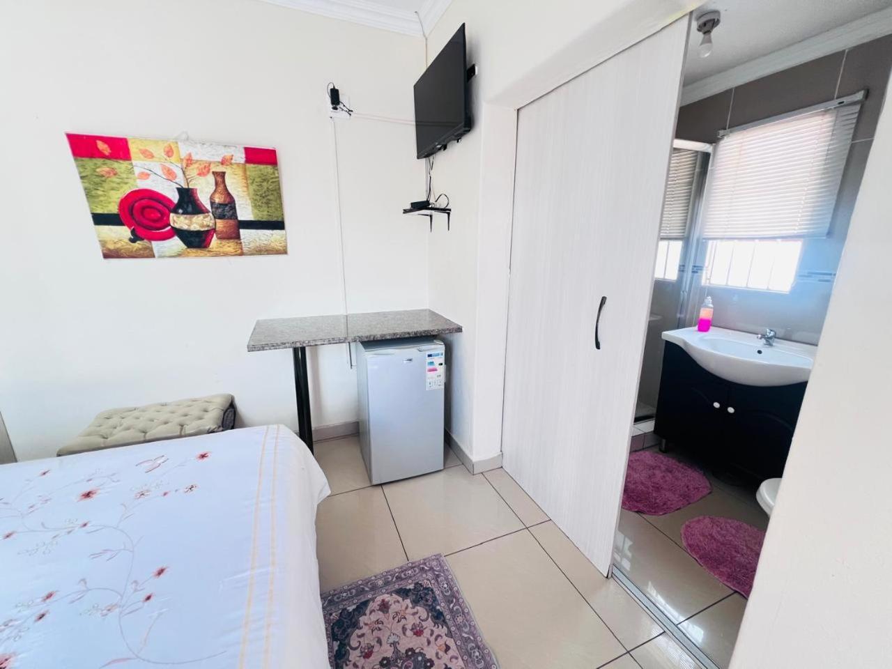 Oteng Lifestyle Bnb Bed & Breakfast รัสเทนเบิร์ก ภายนอก รูปภาพ